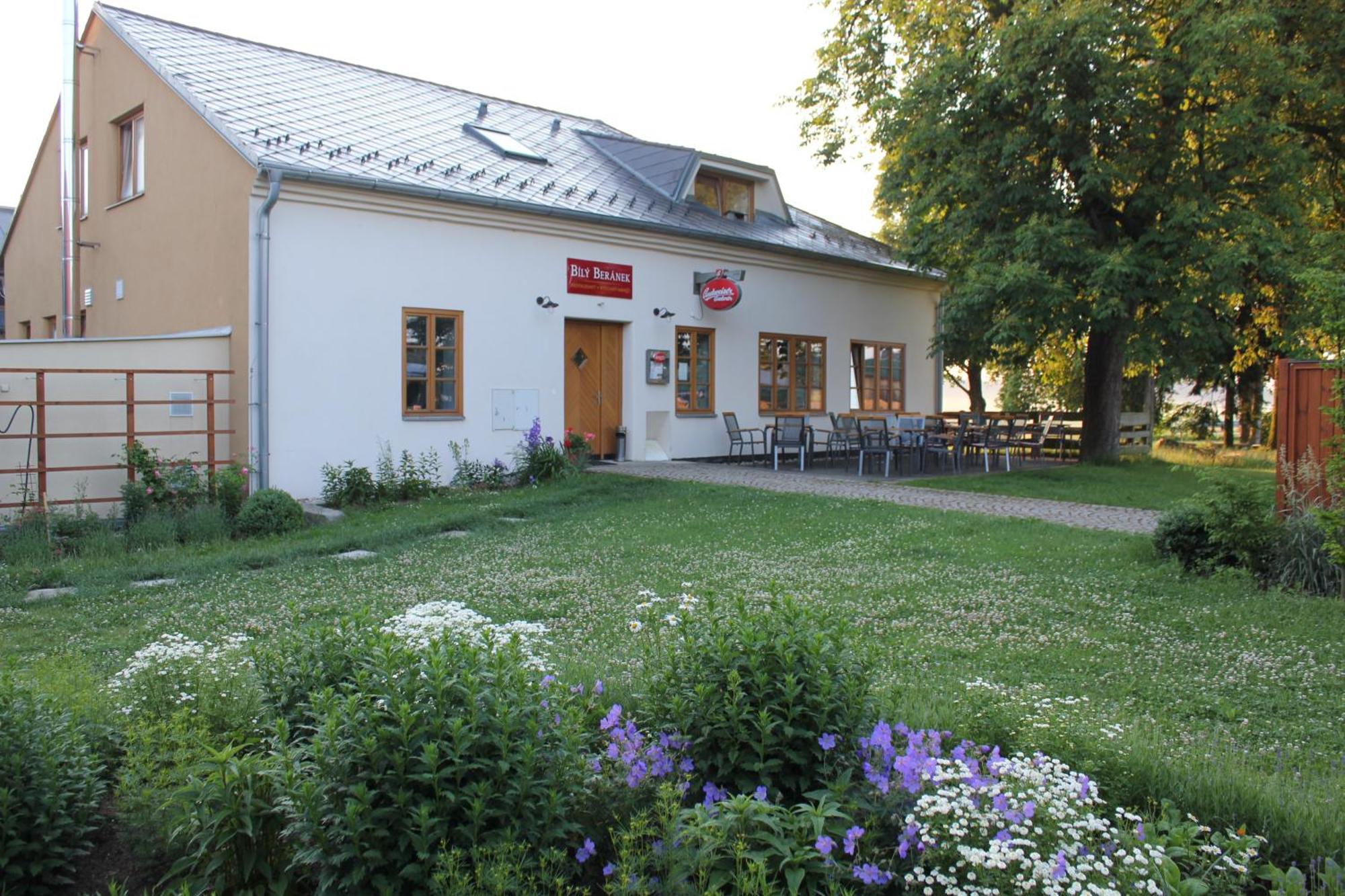 Bily Beranek Hotel Hladov Екстериор снимка