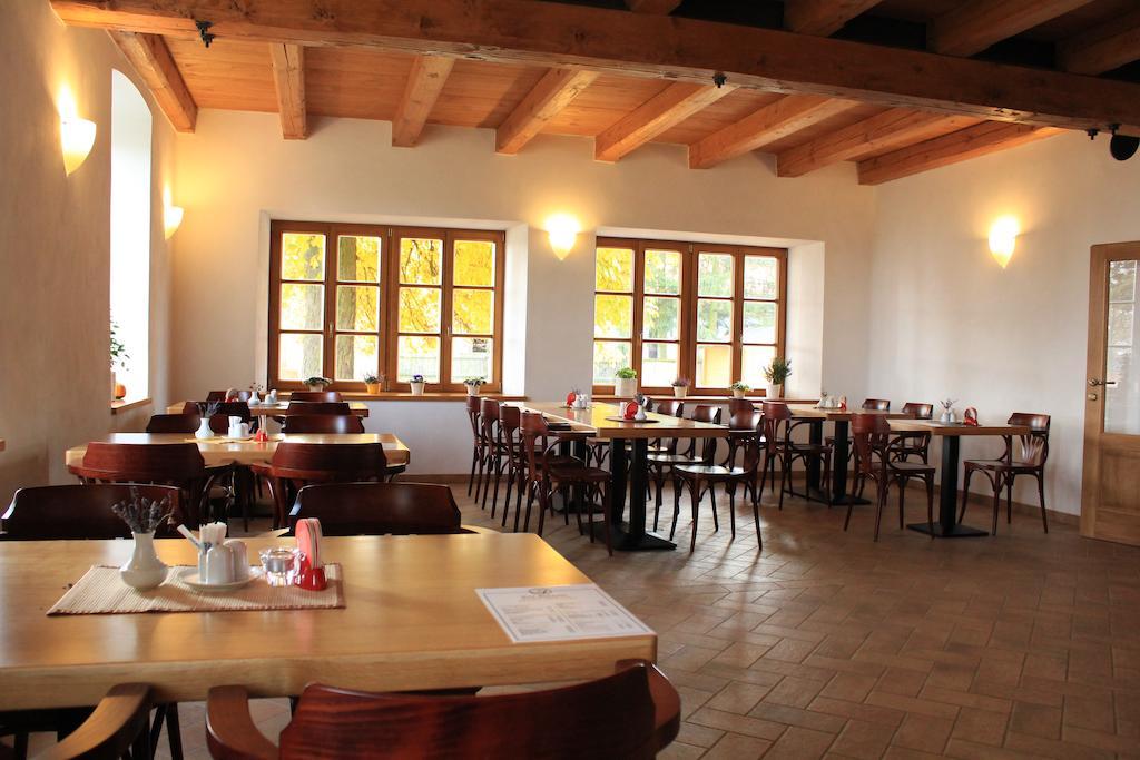 Bily Beranek Hotel Hladov Екстериор снимка